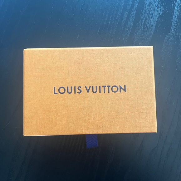 Louis Vuitton card holder - like new! - Picture 4 of 4
